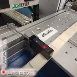 Znakowarka laserowa UV 3W do etykiet z podajnikiem rolowym